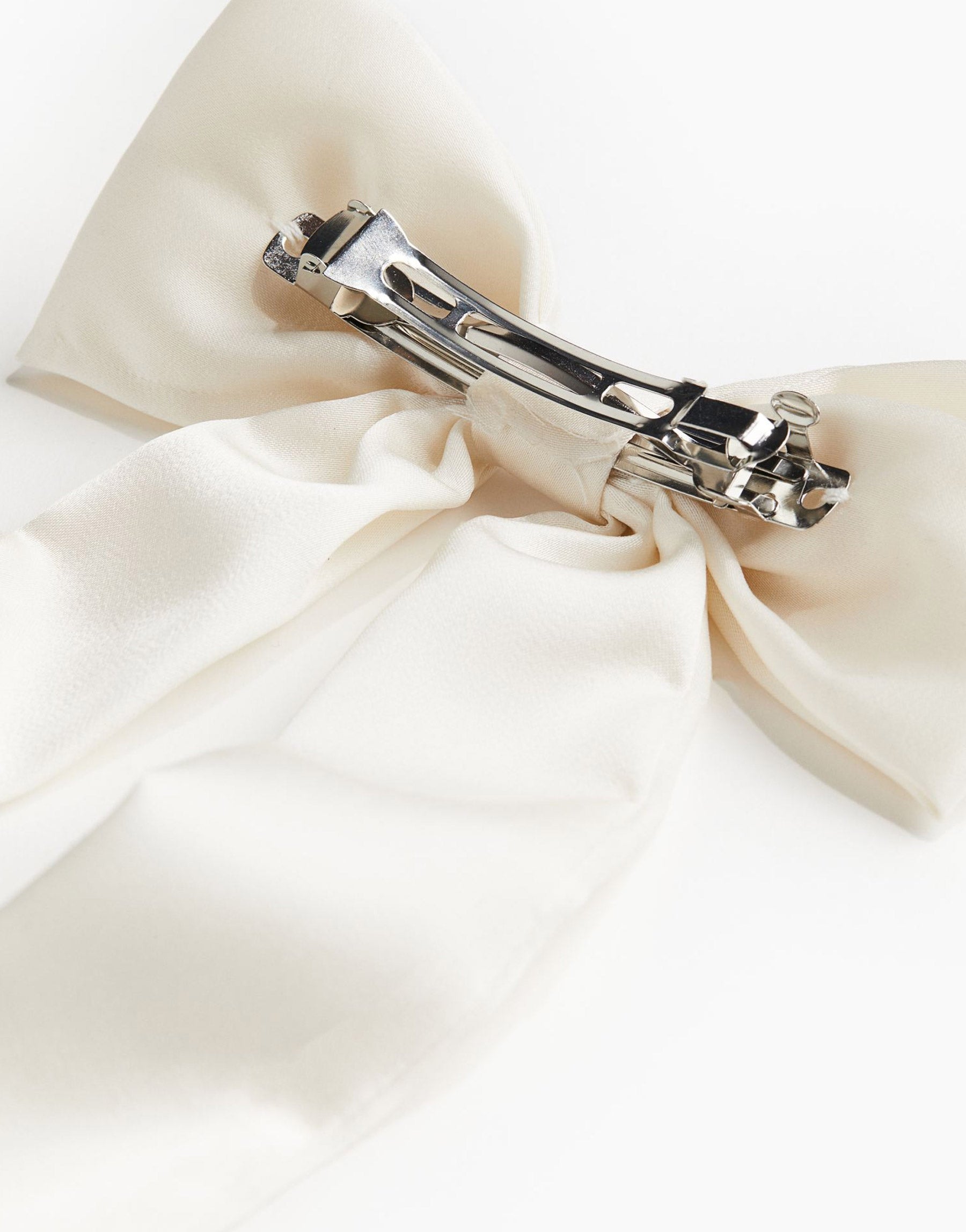 Bow decorated hair clip